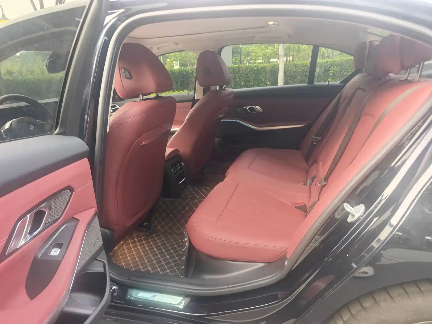 BMW 3 Series 2025 330Li M Sport Night Edition фото 9