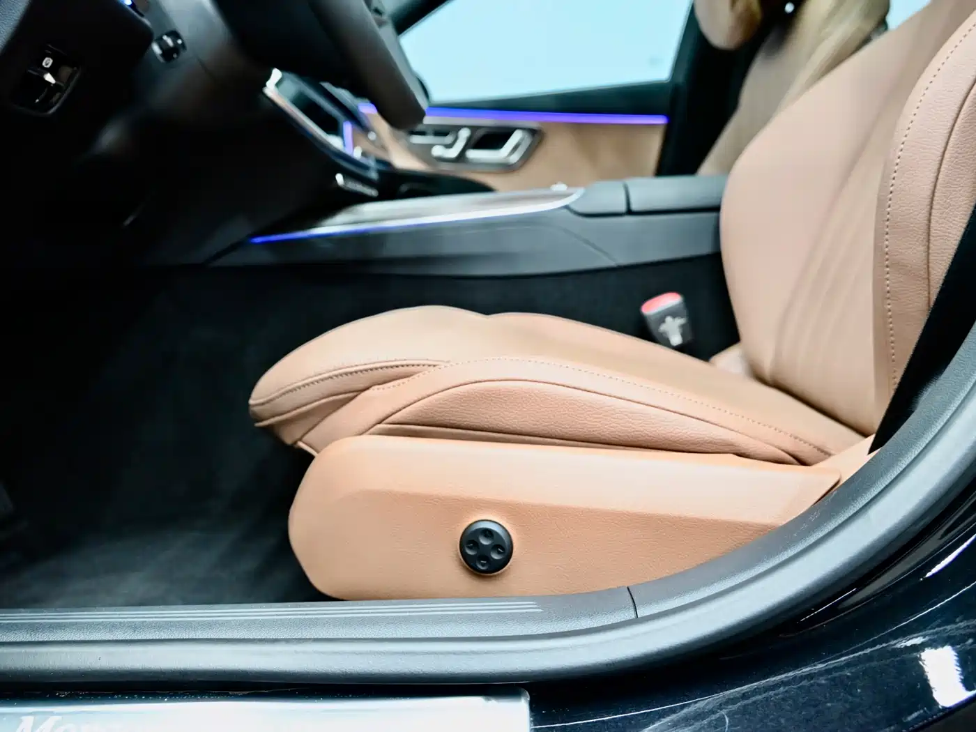 Mercedes-Benz E-Class New Energy 2024 E 350 e L Plug-in Hybrid Sedan фото 16