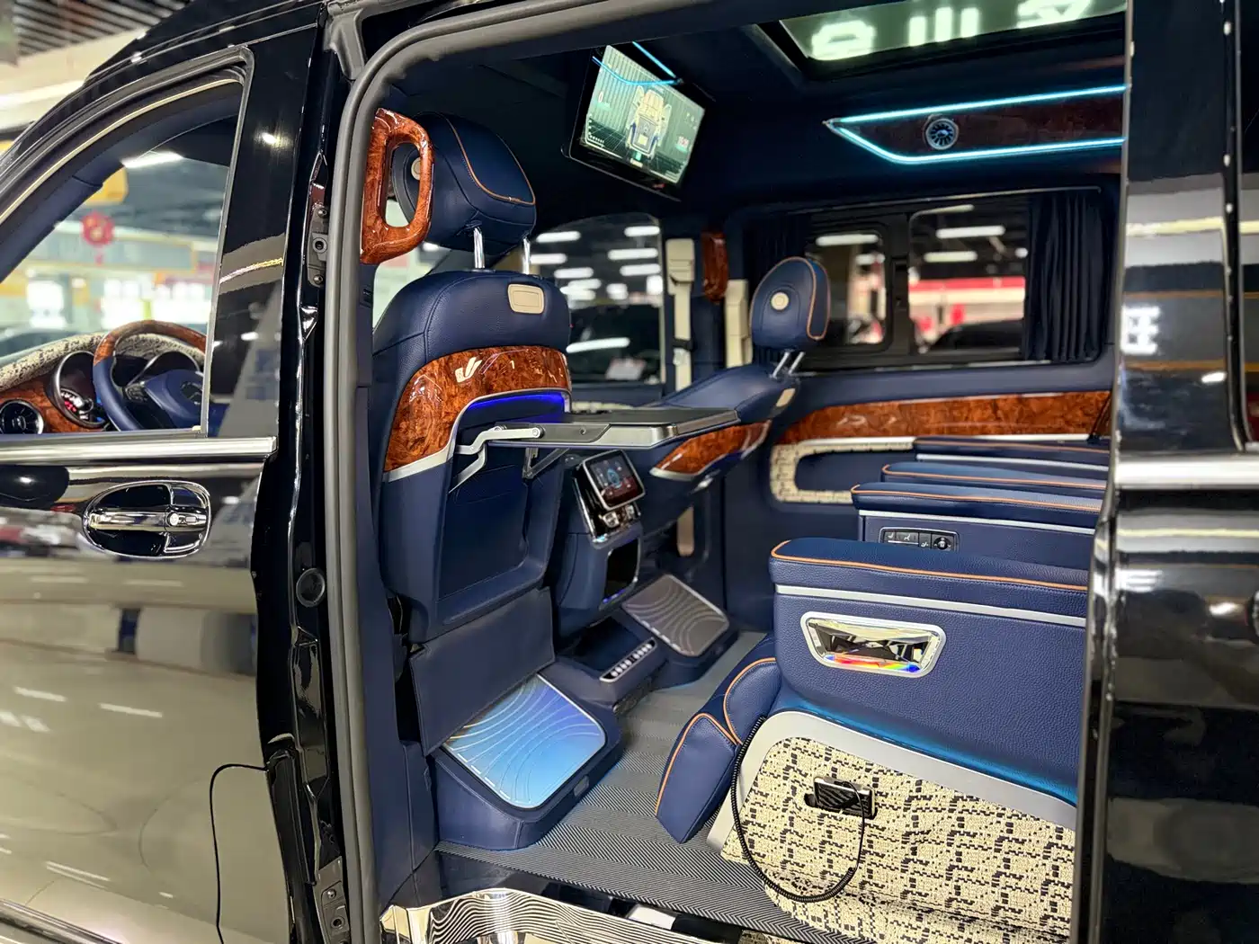 Mercedes-Benz V-Class 2022 V 260 L Long Wheelbase Prestige Edition фото 11