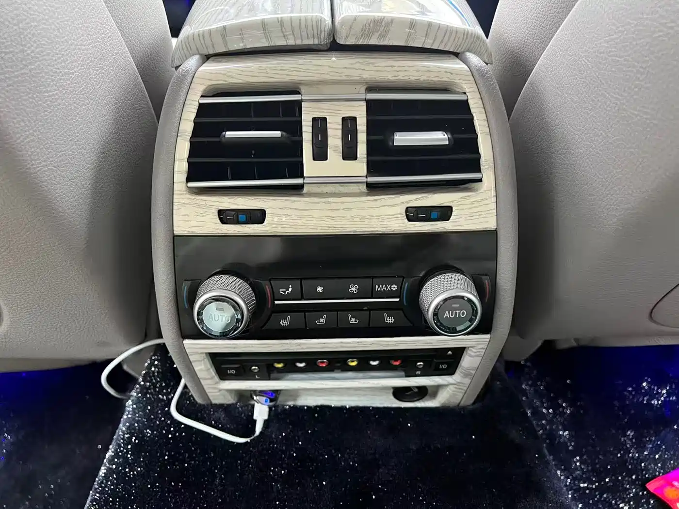 BMW 7 Series 2009 740Li Luxury фото 17