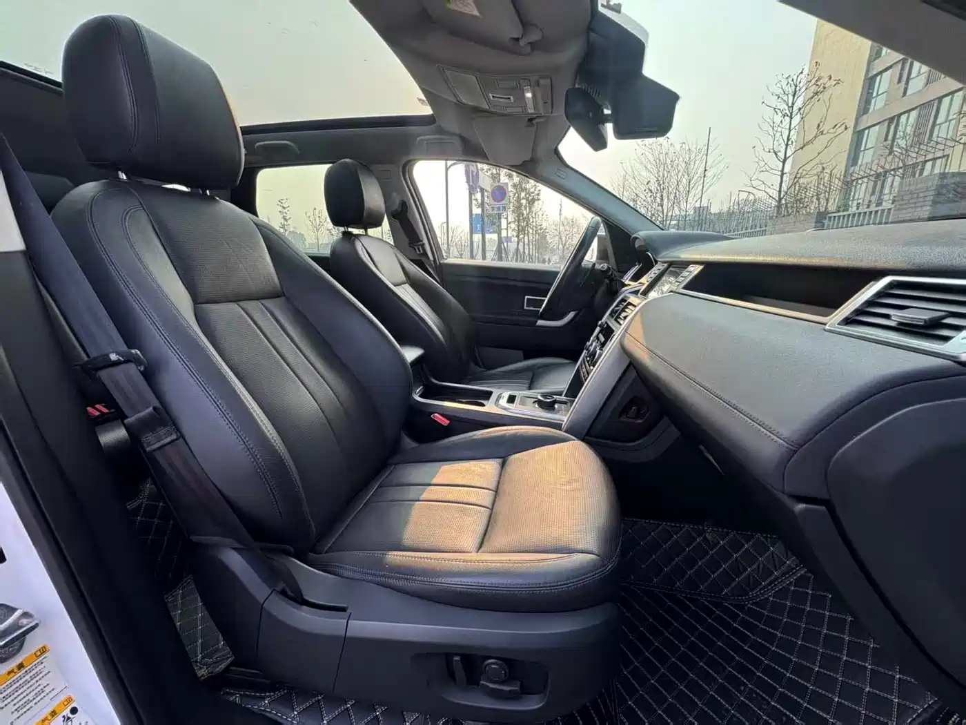 Land Rover Discovery Sport 2018 240PS SE Edition фото 10