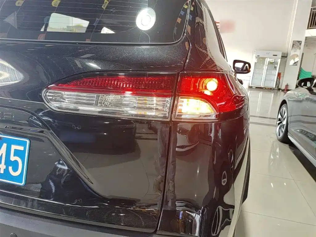 Toyota Frontlander 2024 2.0L CVT Leading Plus Edition фото 8