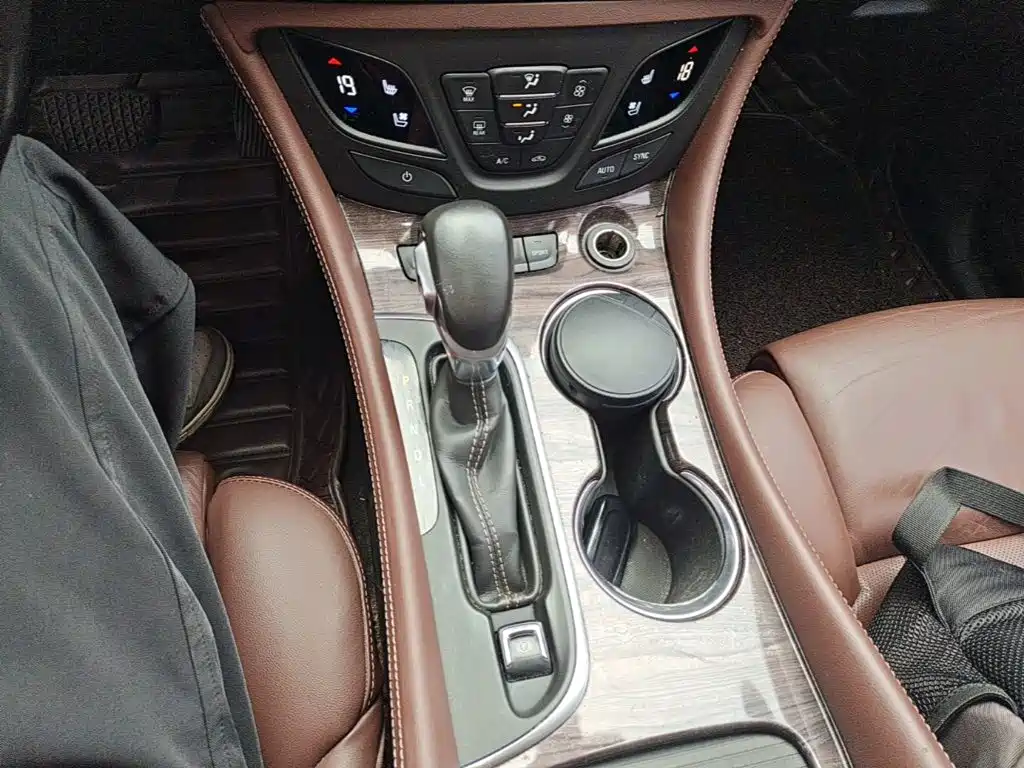 Фото 14 - Buick Envision Plus