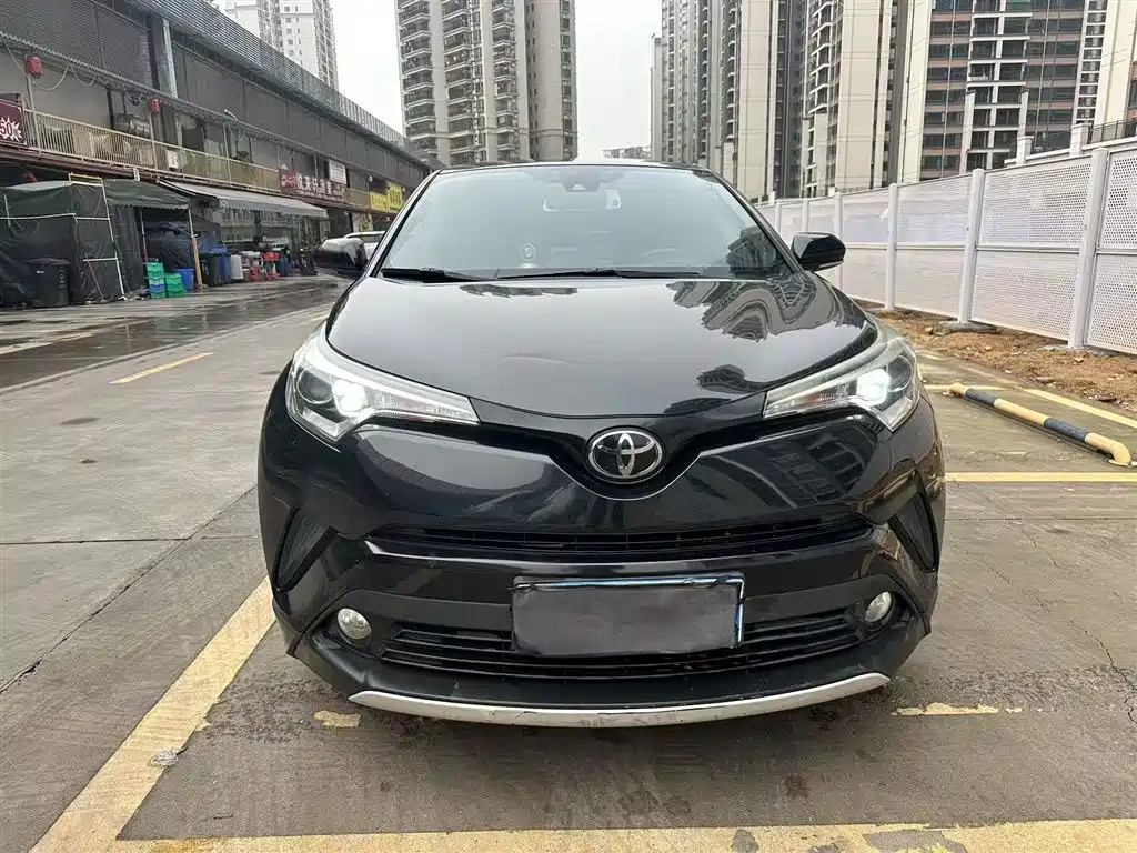 Toyota IZOA 2018 2.0L Yixuan Sunroof Edition China V фото 3