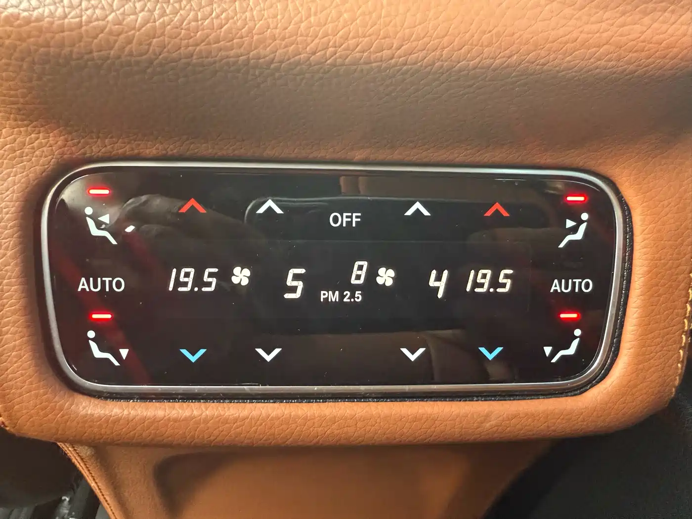 Mercedes-Benz GLC 2023 GLC 260 L 4MATIC Luxury 5-Seater фото 7