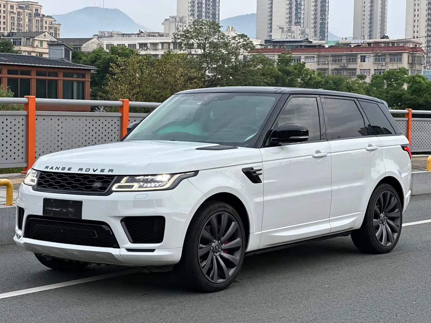Land Rover Range Rover Sport 2020 3.0 L6 HSE DYNAMIC