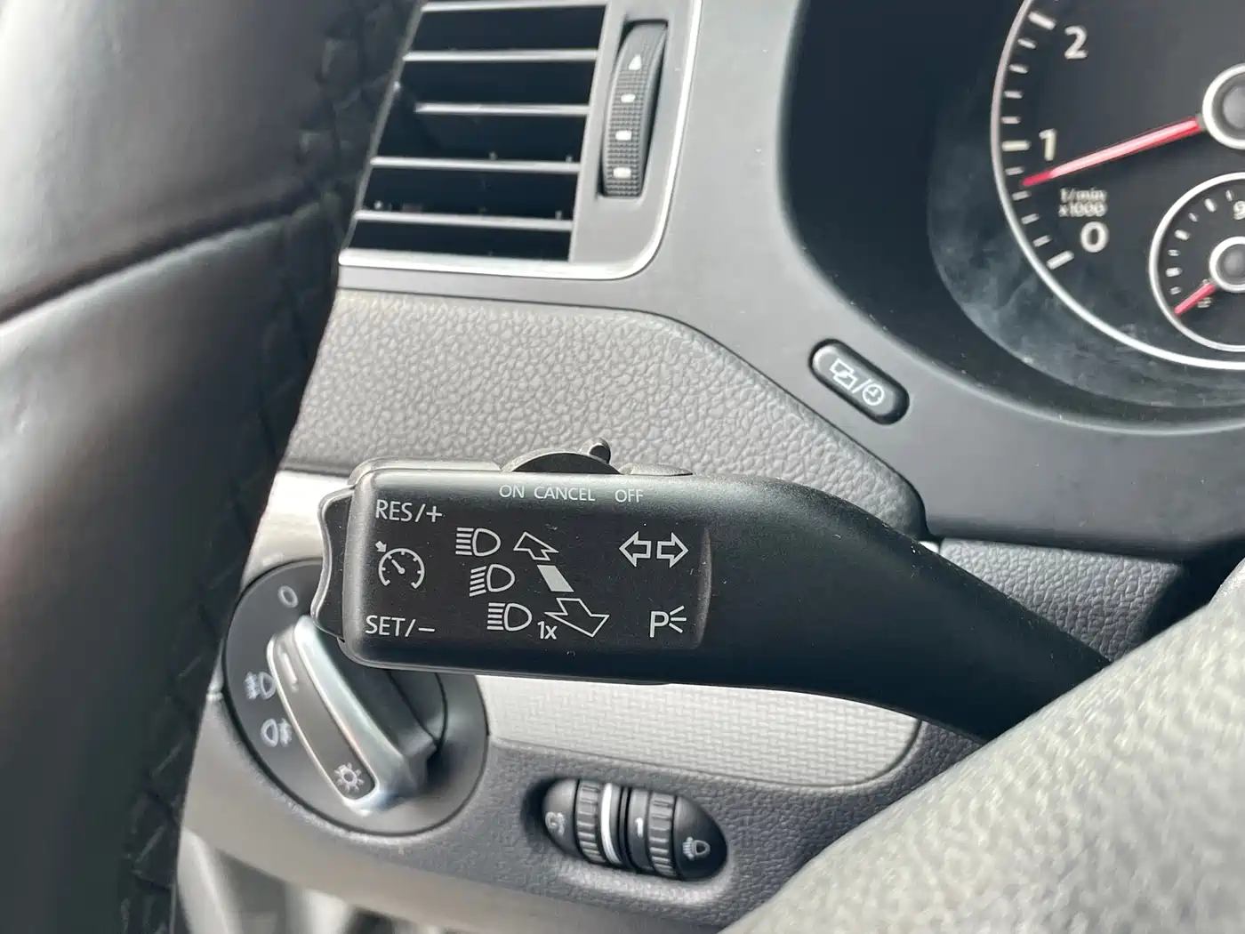 Volkswagen Sagitar 2014 1.4TSI Automatic Luxury фото 11