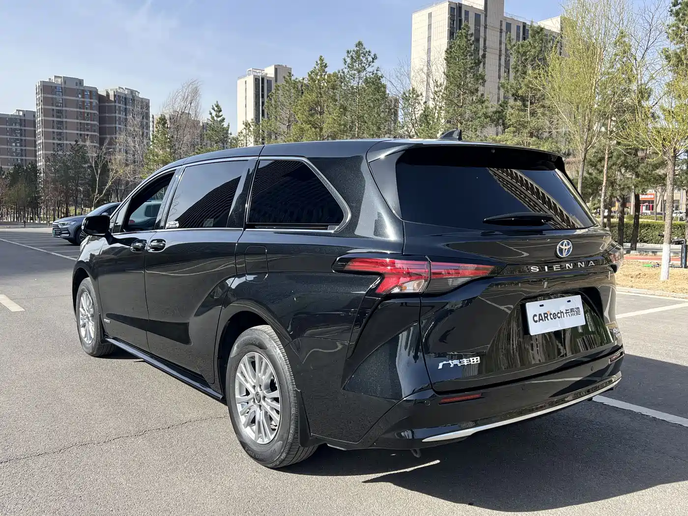 Toyota Sienna 2021 2.5L Hybrid Premium Edition фото 7