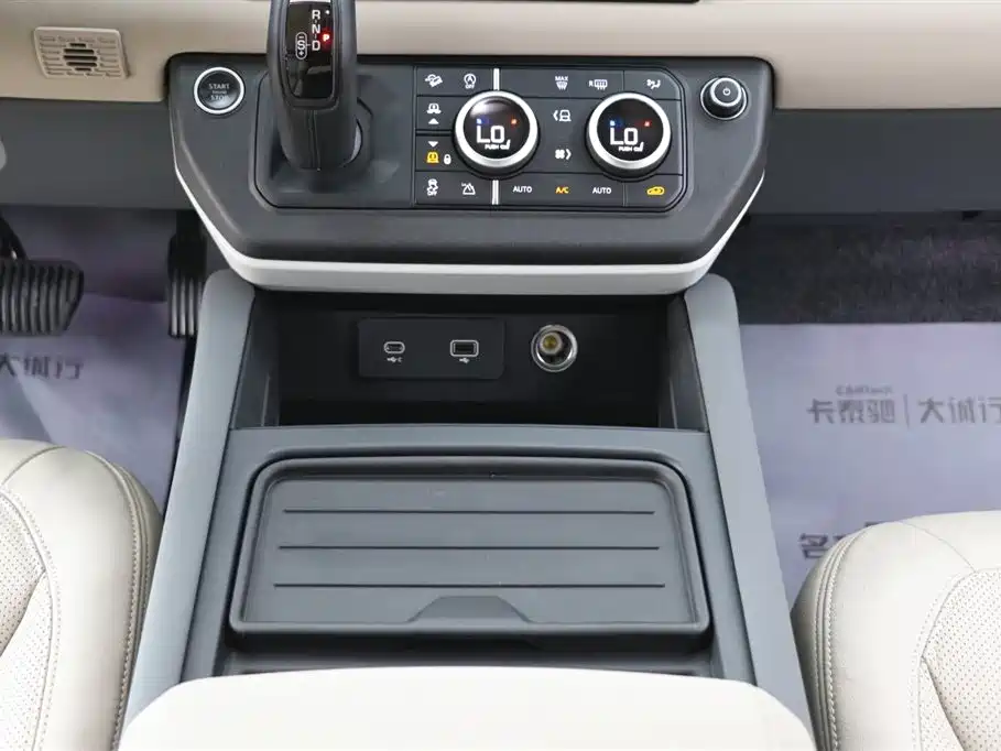 Land Rover Defender 2023 Model 90 3.0T P400 XS фото 23