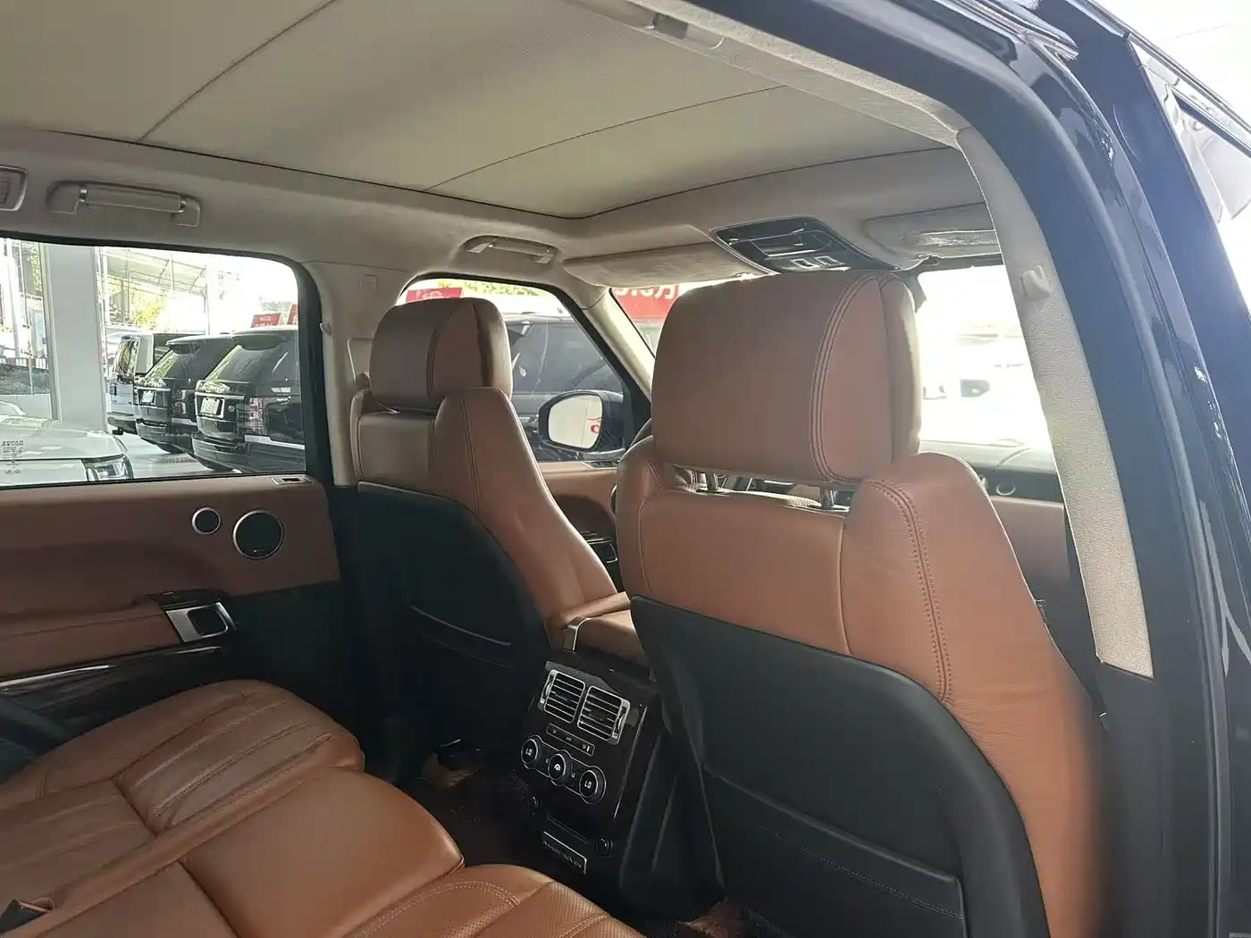 Land Rover Range Rover 2015 3.0 TDV6 Vogue фото 28