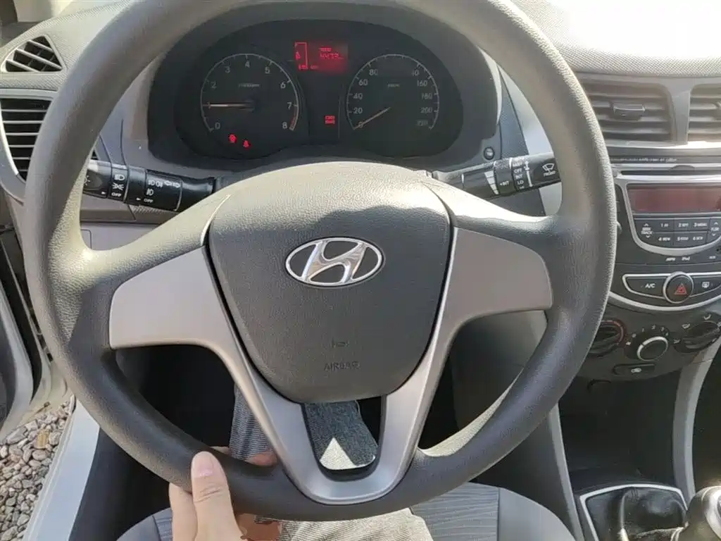 Hyundai Verna 2016 1.4L Manual Smart GLS фото 11