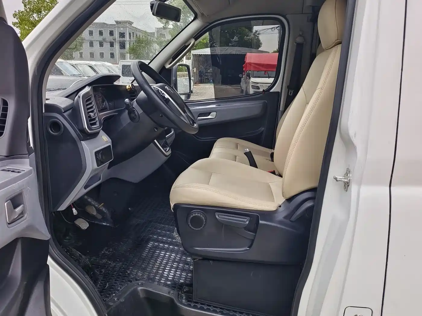 SAIC Maxus Xintu V80 2021 2.0T PLUS AMT Business Travel Edition Long Wheelbase Medium Roof 9 Seats фото 5