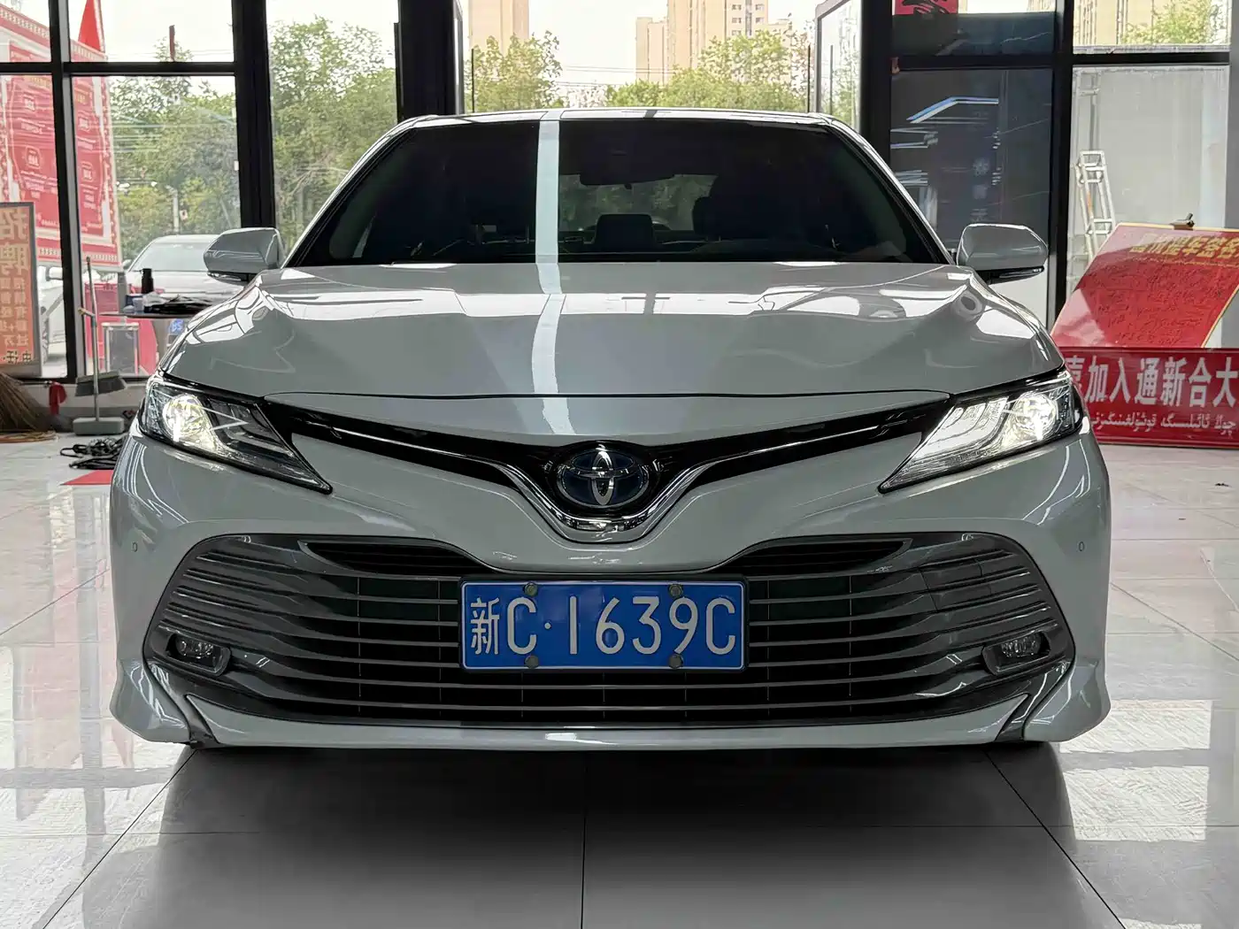 Toyota Camry 2019 Facelift Hybrid 2.5HG Luxury Edition фото 2