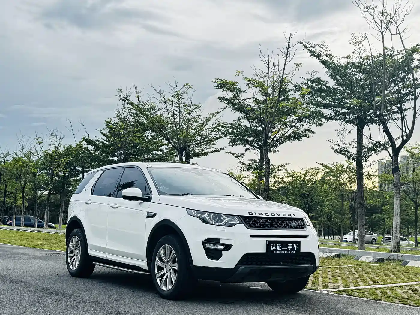 Land Rover Discovery Sport 2018 240PS SE Edition фото 4