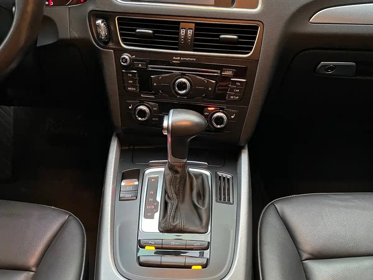 Audi Q5 2015 40 TFSI Technology фото 16