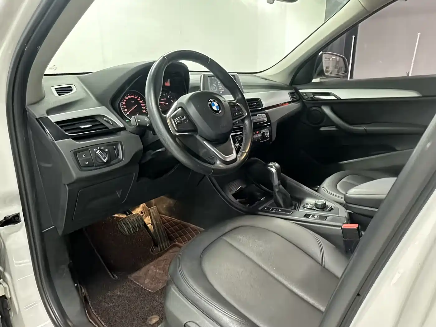 BMW X1 2016 sDrive18Li Premium Model фото 11