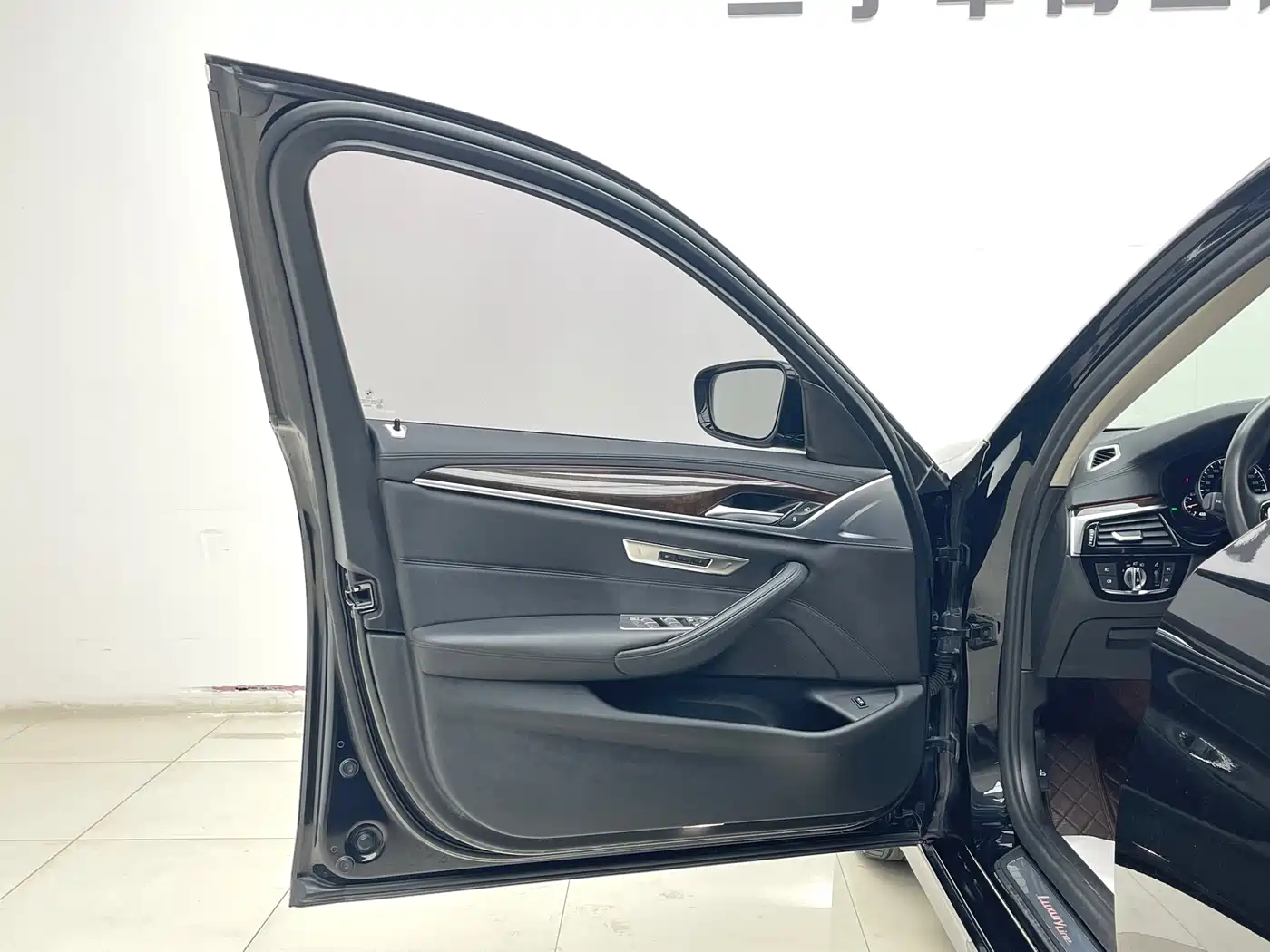 BMW 5 Series 2018 525Li Luxury Package фото 4