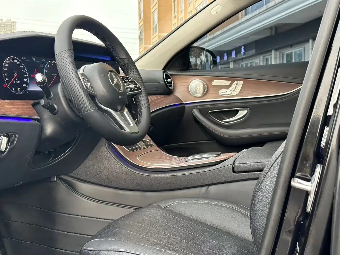 Mercedes-Benz E-Class 2020 E 300 L Fashion фото 4