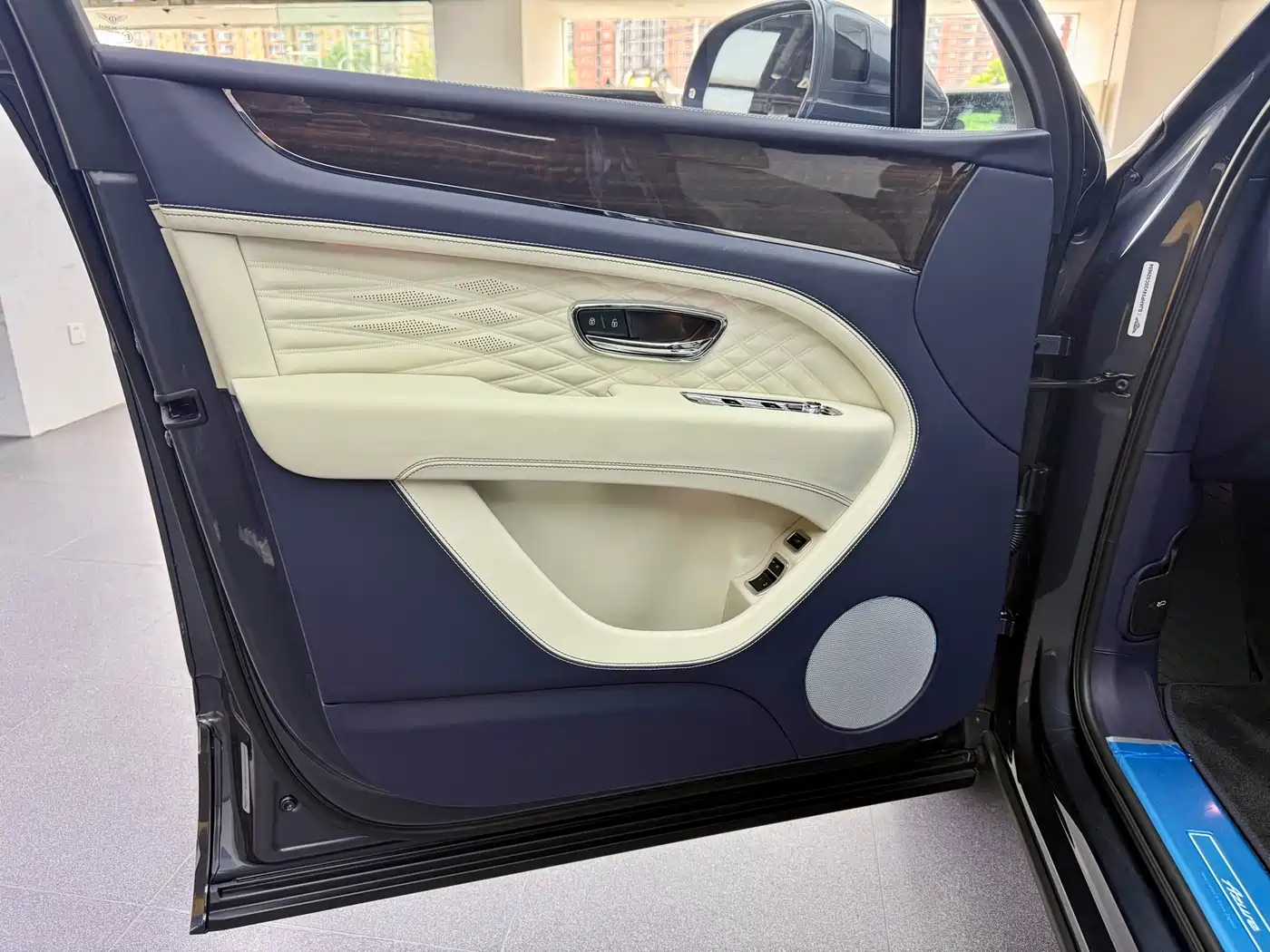 Bentley Bentayga 2025 2024 4.0T V8 Long Wheelbase Yadu Edition