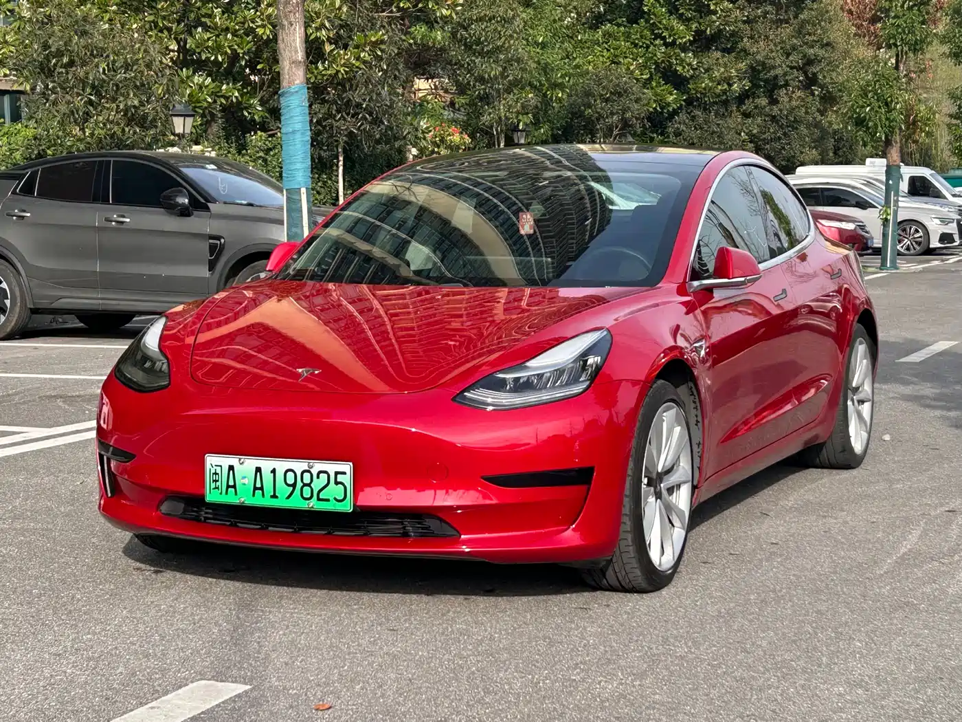 TESLA MODEL 3
