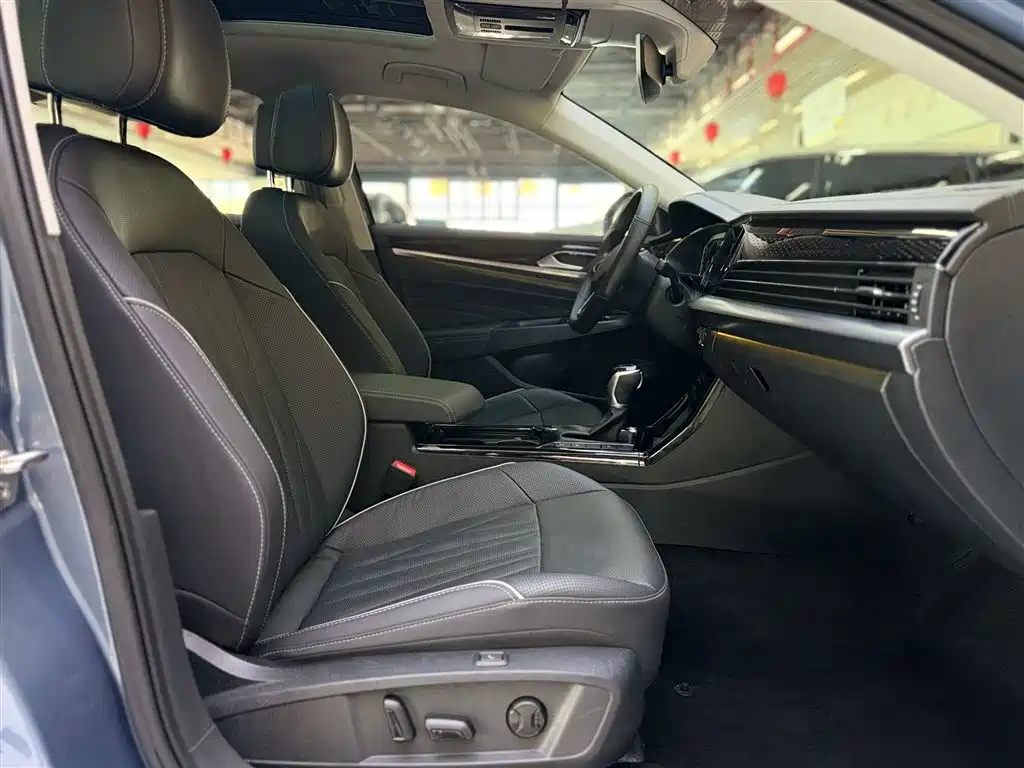 Volkswagen Passat 2022 330TSI Starry Sky Premium Edition фото 18