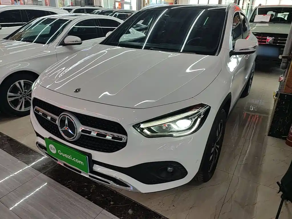 MERCEDES-BENZ GLA