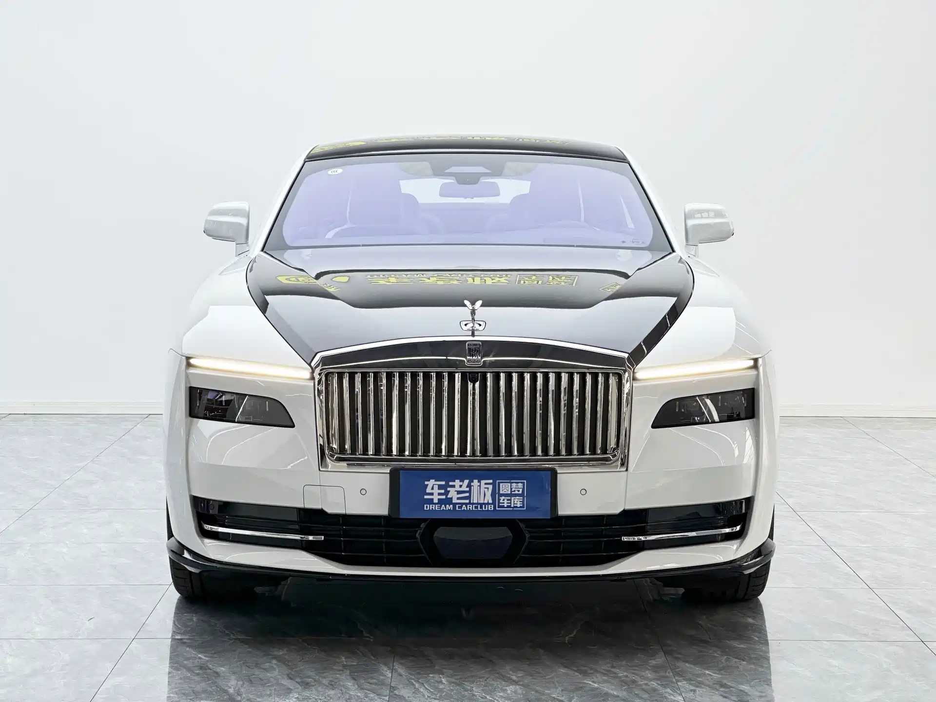 Photo 2 - Rolls-Royce Spectre