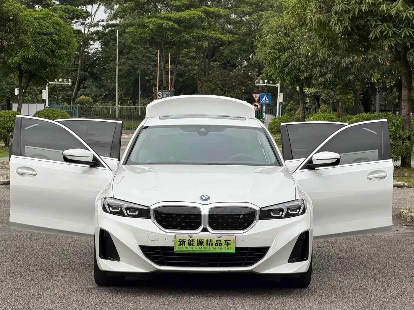 BMW i3 2022 eDrive 35 L фото 9