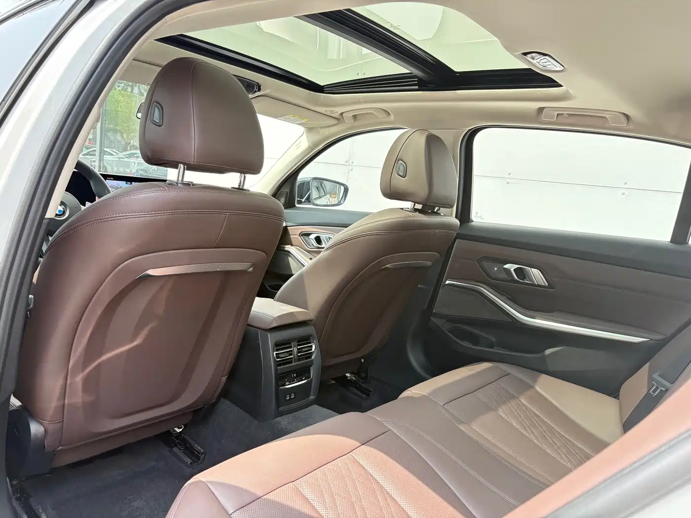 BMW 3 Series 2024 325Li M Sport Shadowline Package фото 8