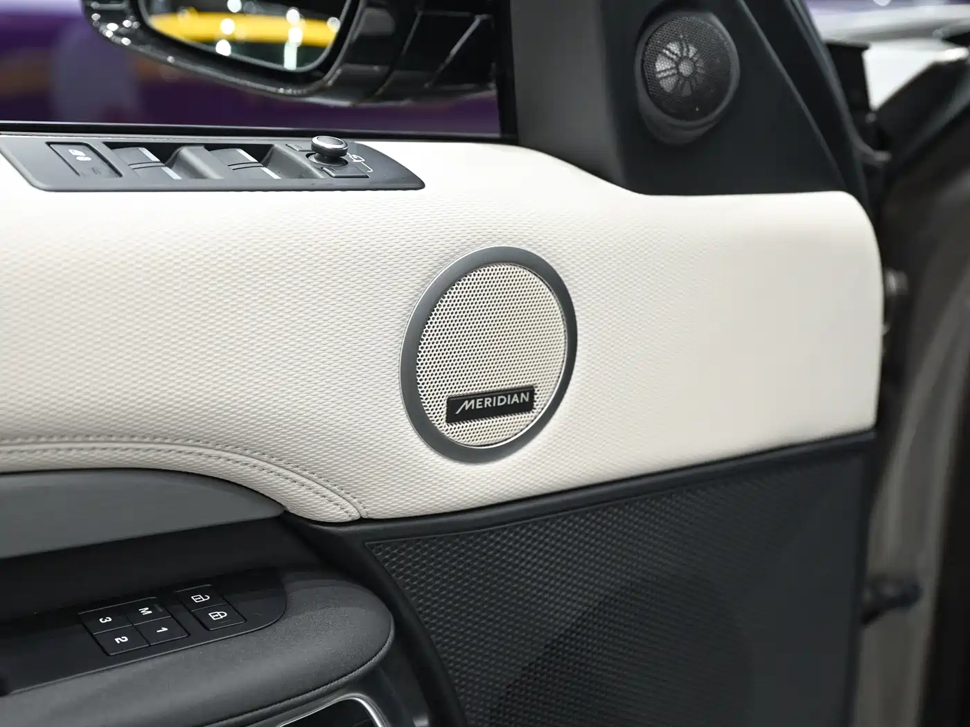 Land Rover Discovery 2021 360PS R-Dynamic SE фото 14