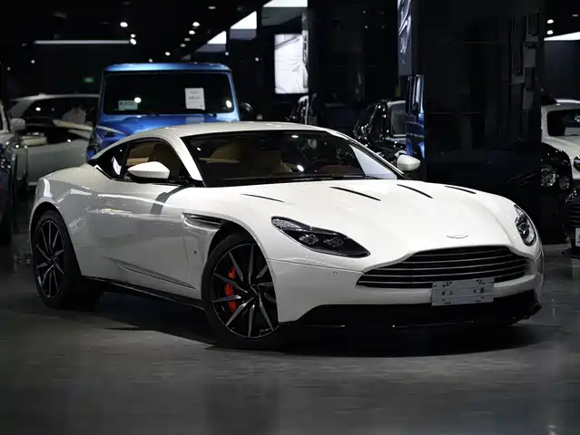 ASTON MARTIN DB11