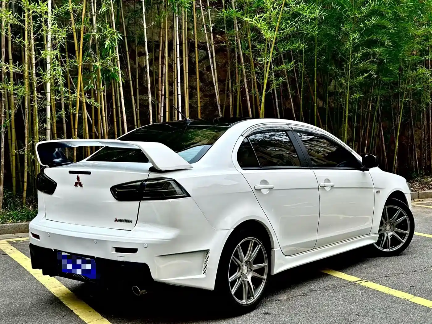 Mitsubishi Lancer EX 2016 1.8L CVT Black & White Replica фото 9