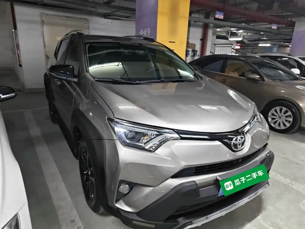 Фото 4 - Toyota RAV4