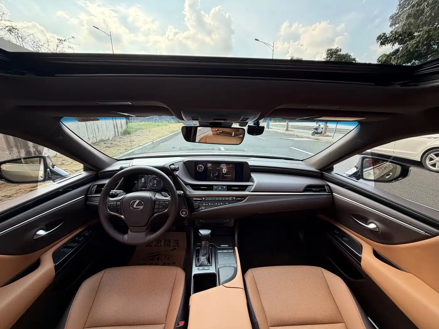 Фото 7 - Lexus ES