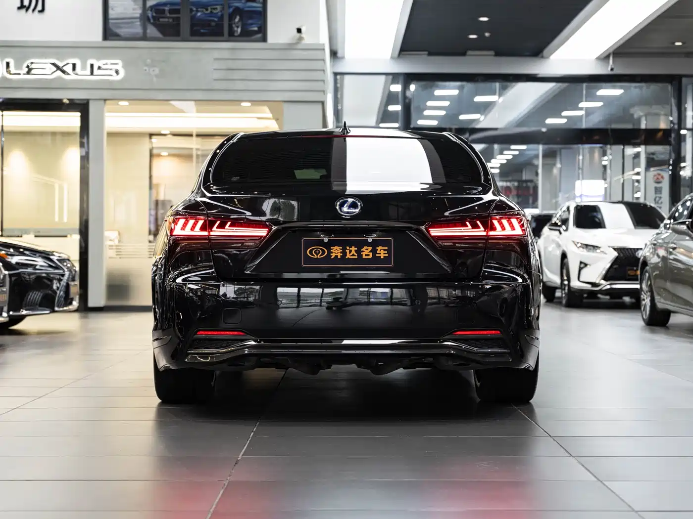 Lexus LS 2018 500h F SPORT China V фото 5