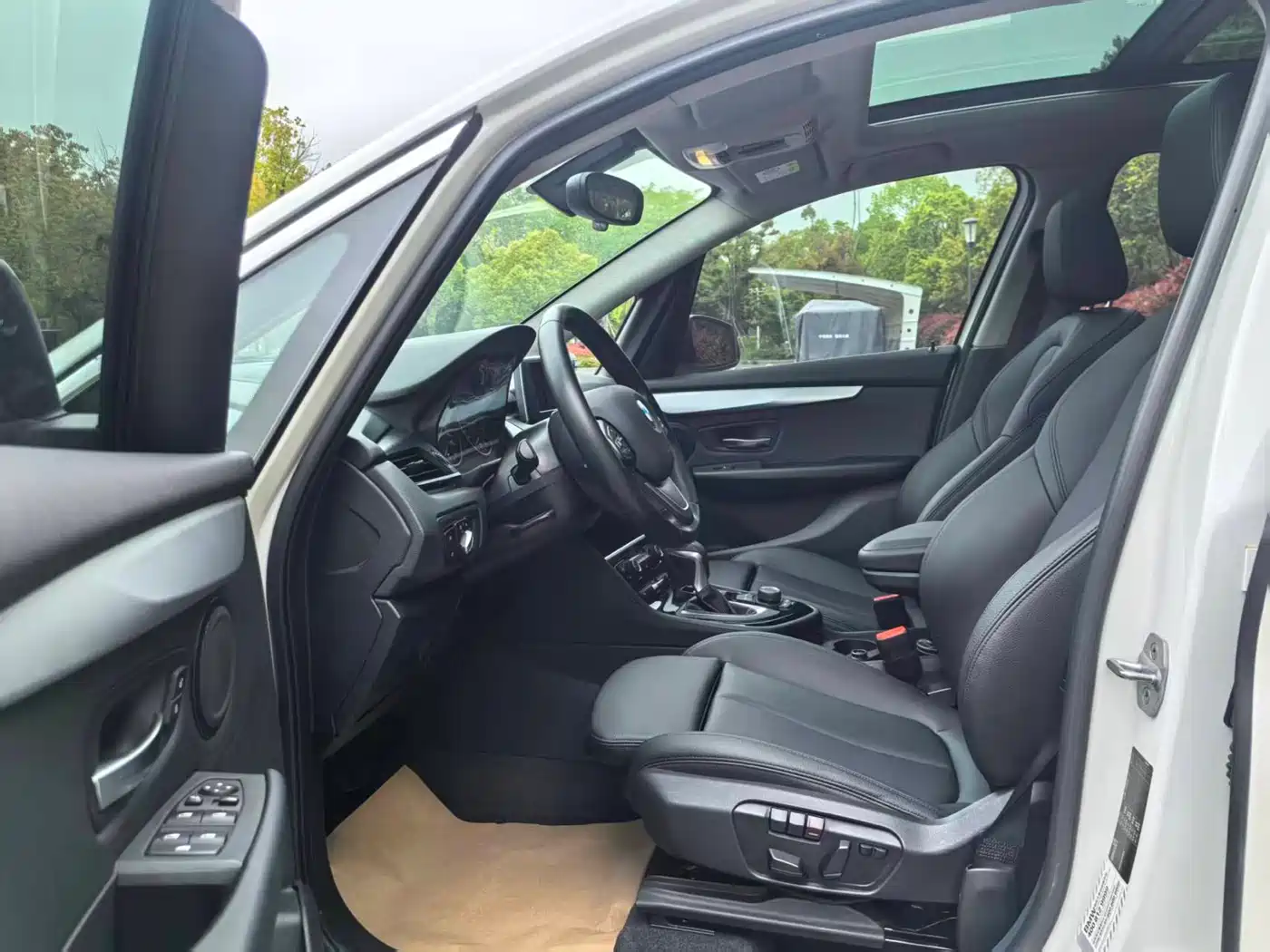 BMW 2 Series Touring 2016 220i Leading Model фото 10
