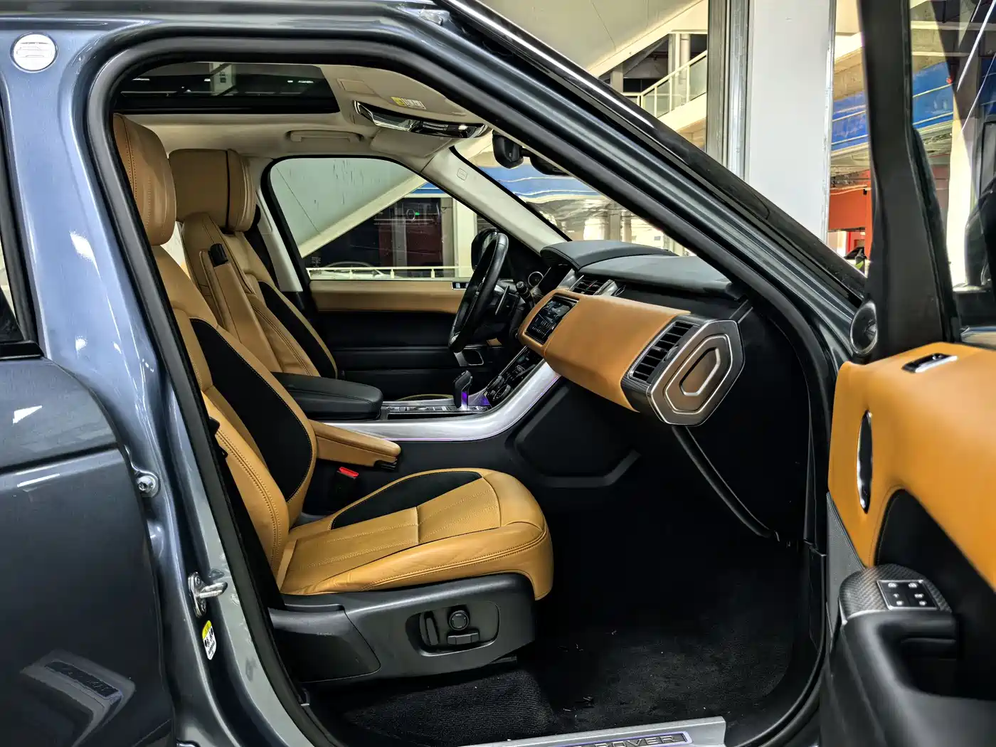 Land Rover Range Rover Sport 2022 3.0 L6 Gloss Black Edition фото 7