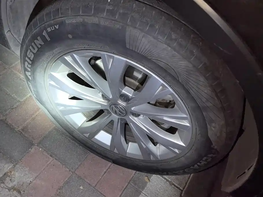 Volkswagen Tiguan L 2017 330TSI Automatic 2WD Trend Edition фото 6