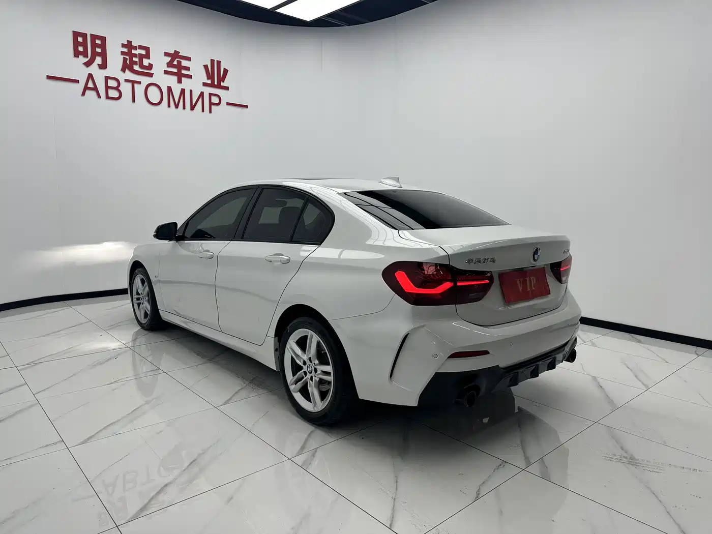 BMW 1 Series 2023 120i M Sport Shadow Edition фото 7