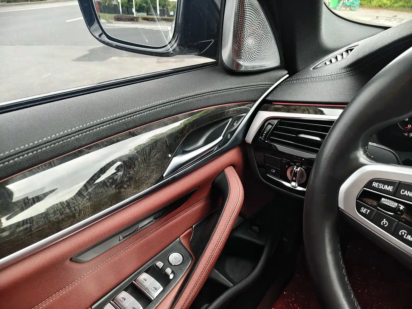 BMW 5 Series 2022 525Li M Sport Package фото 21
