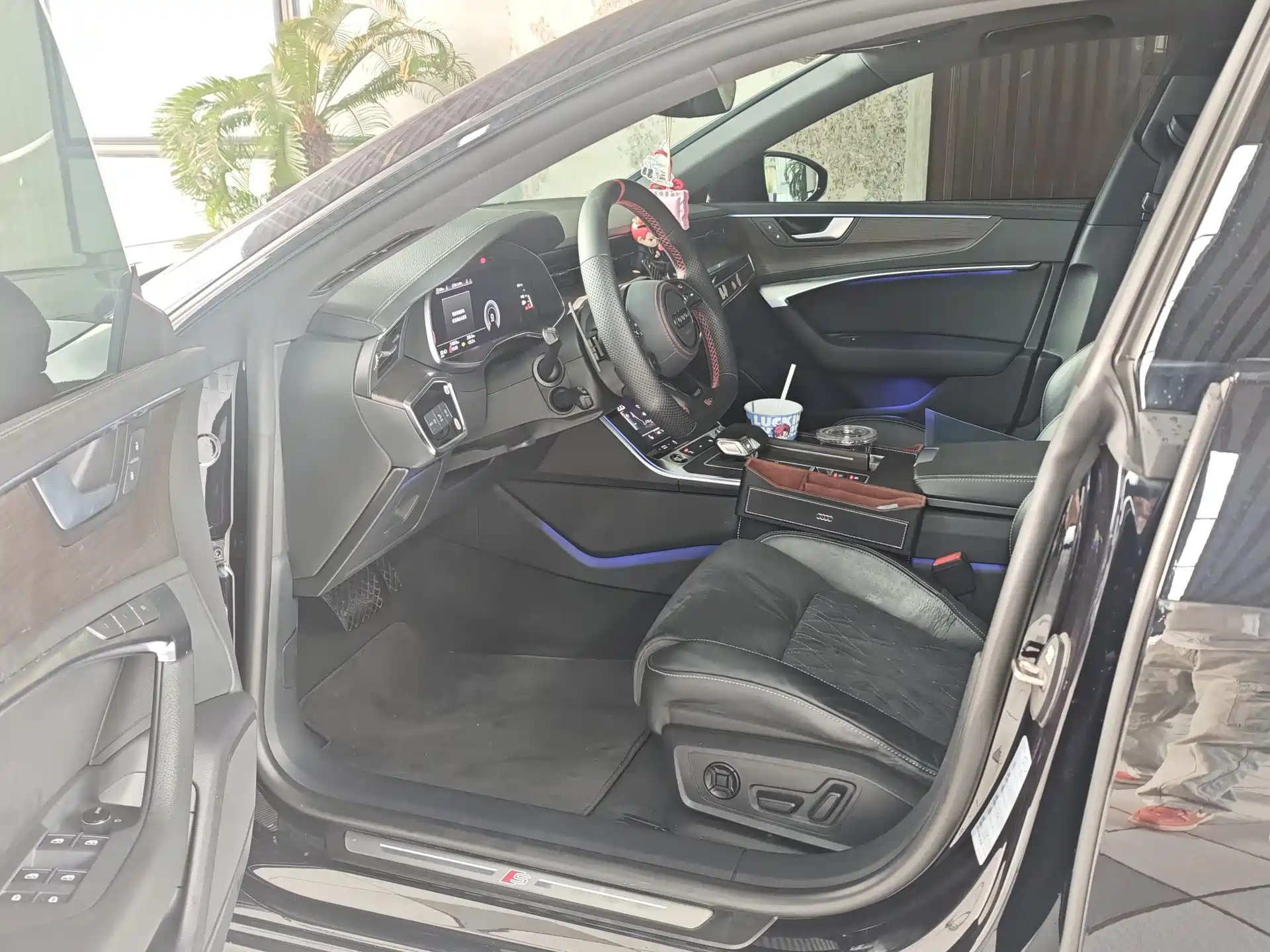 Фото 12 - Audi A7L