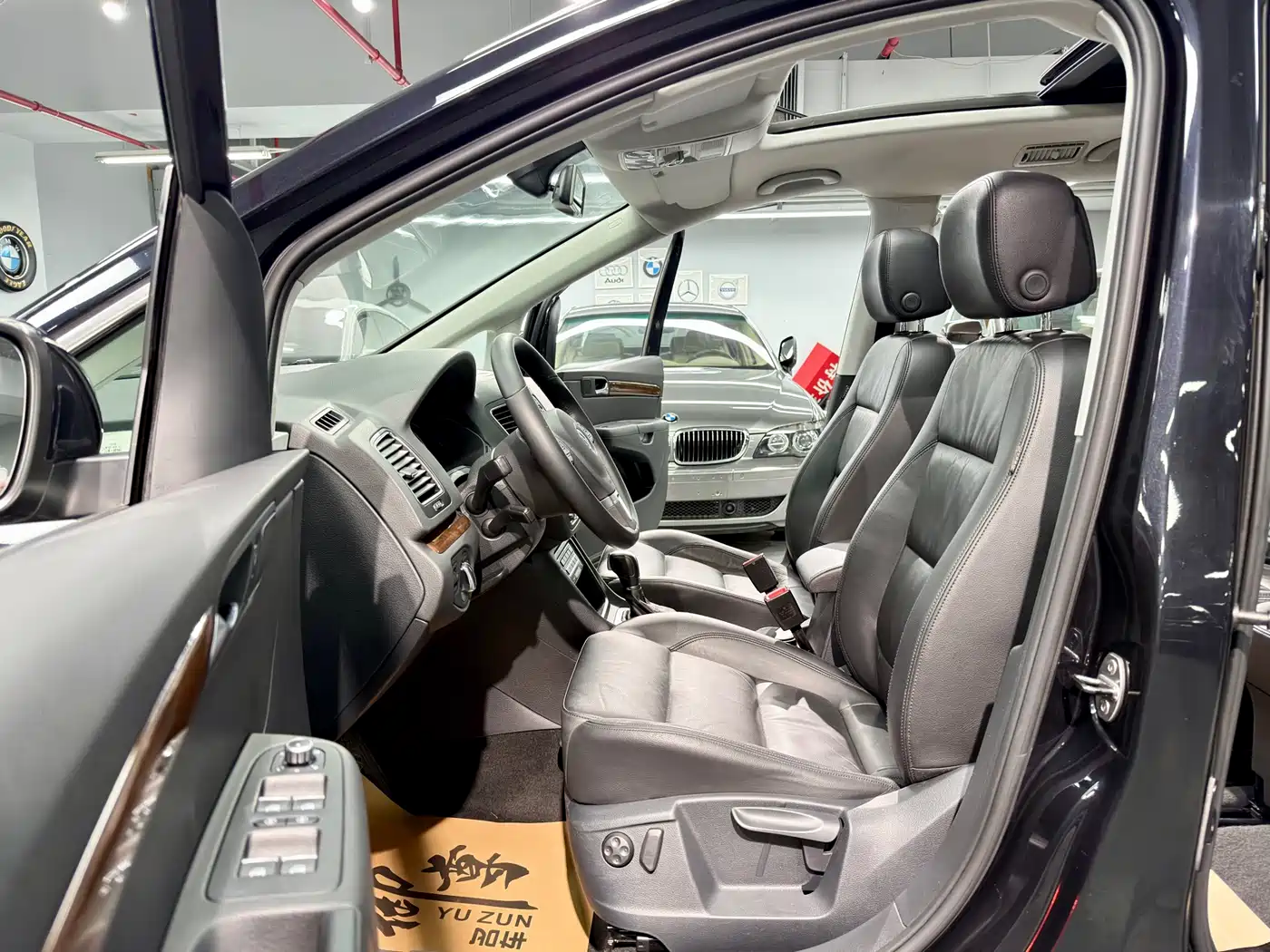 Volkswagen Sharan 2014 2.0TSI Comfort фото 15