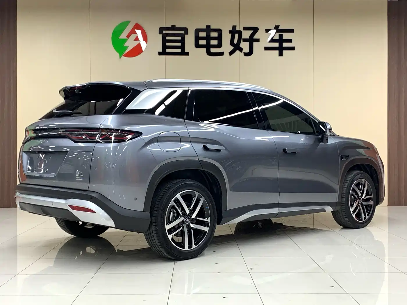 BYD Song L DM-i 2025 Smart Drive Edition 112km Surpassing фото 5