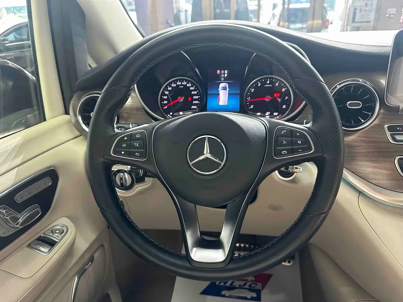 Mercedes-Benz V-Class 2021 V 260 L Long Wheelbase Luxury Edition фото 8
