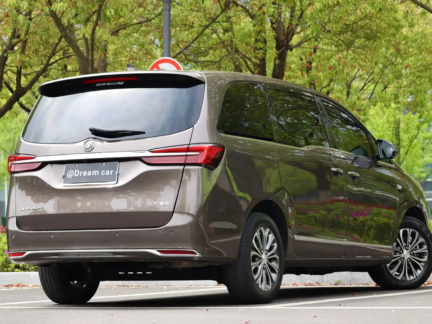 Buick GL8 2021 Land Business Class 652T Luxury фото 4