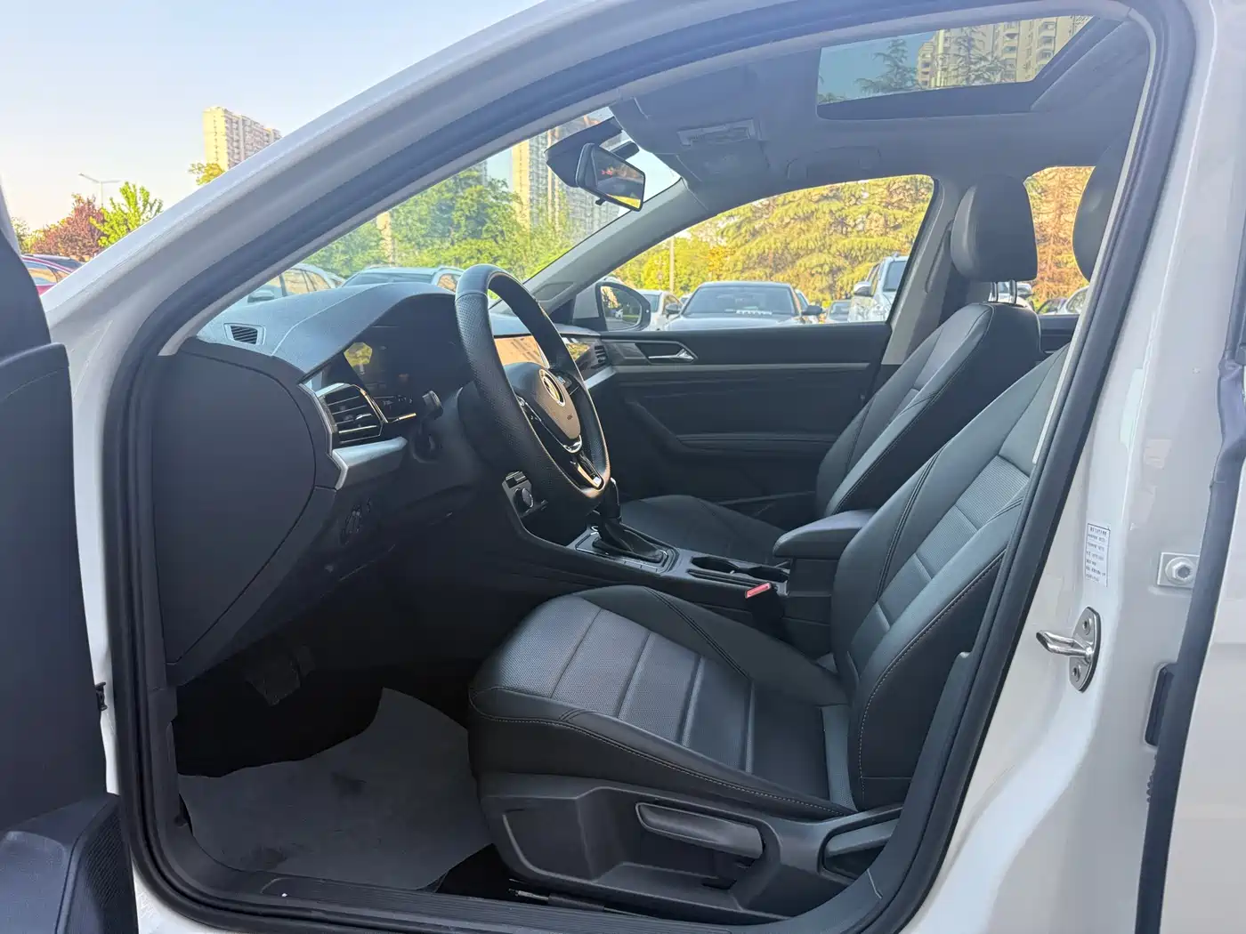 Volkswagen Lavida 2021 1.5L Auto Comfort Edition фото 4