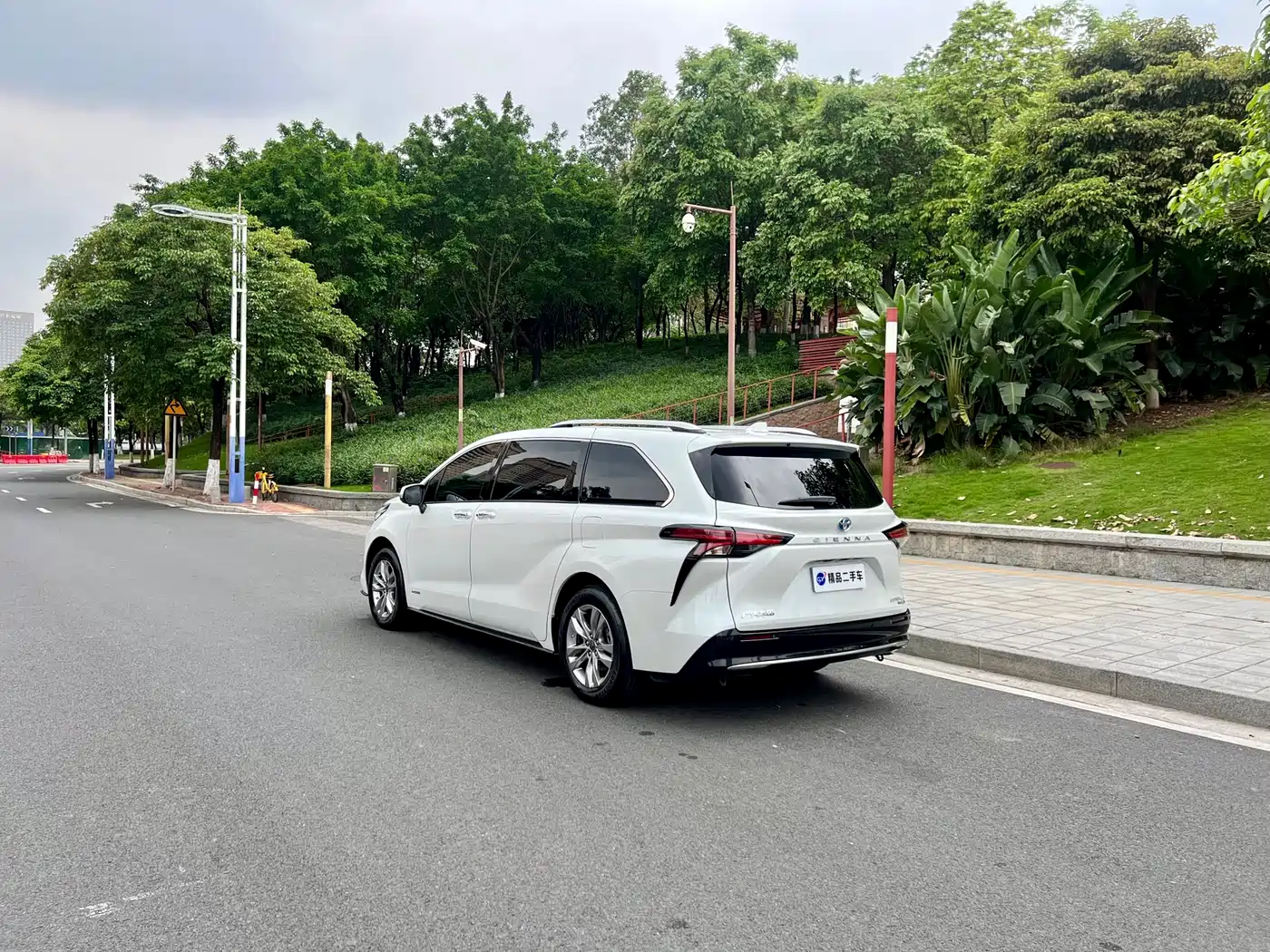 Toyota Sienna 2021 2.5L Hybrid Ultimate Edition фото 24