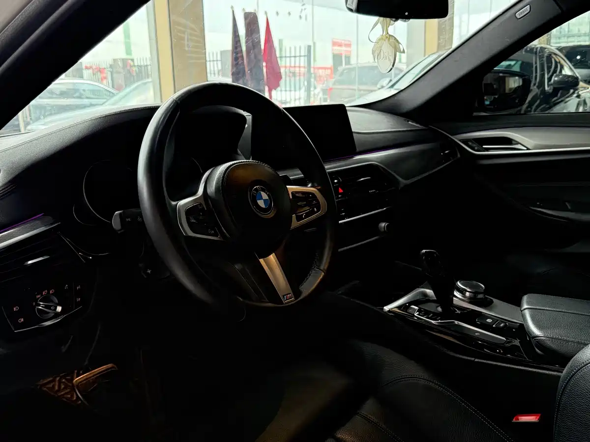 BMW 5 Series (Import) 2018 525i M Sport Package фото 5