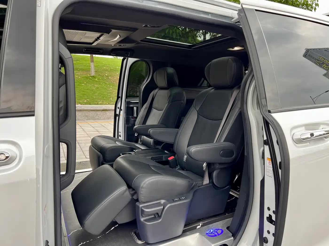 Toyota Sienna 2021 2.5L Hybrid Ultimate Edition фото 20