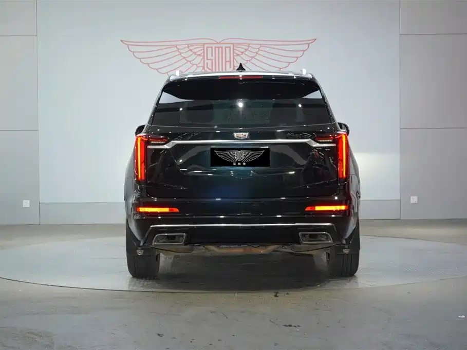 CADILLAC XT6